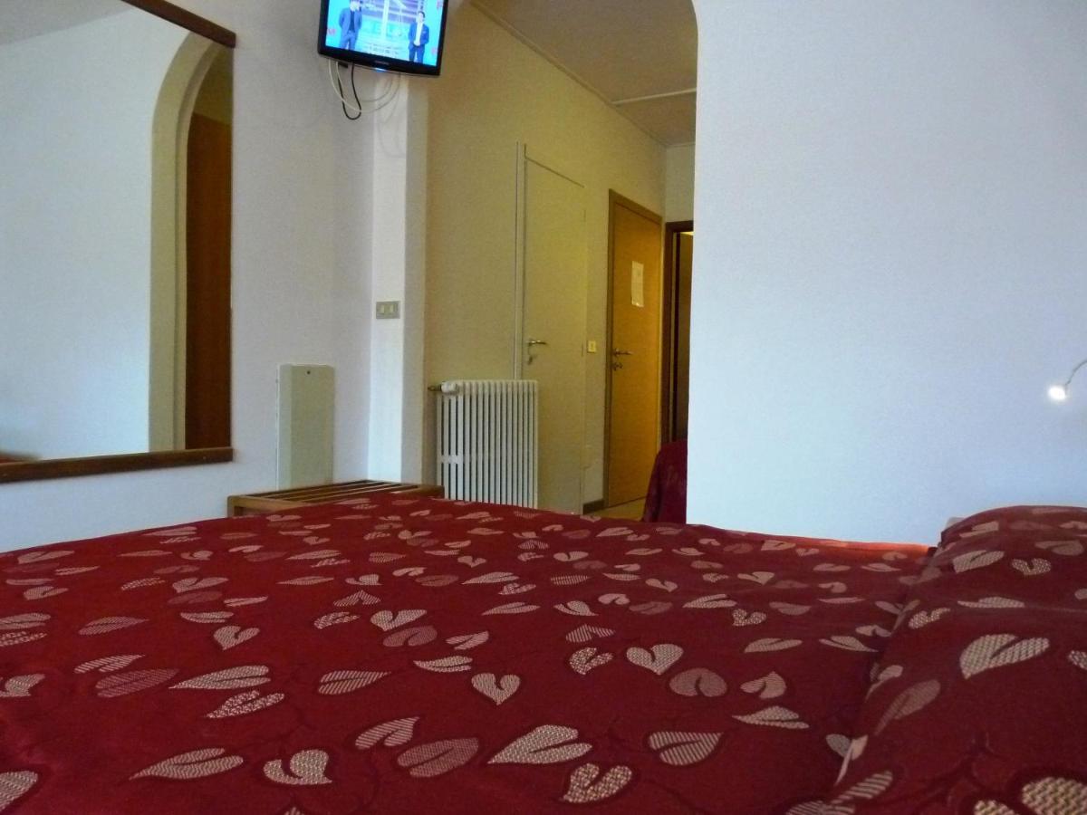 Hotel La Rosa Teglio Bagian luar foto