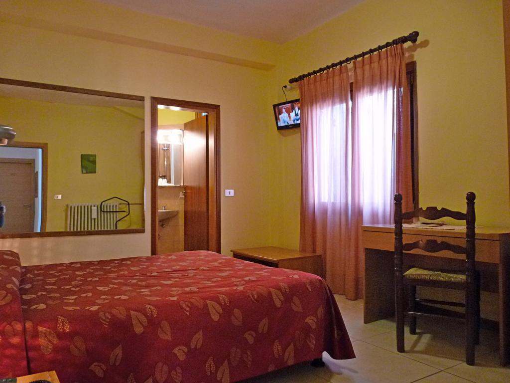 Hotel La Rosa Teglio Ruang foto