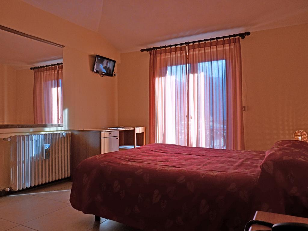 Hotel La Rosa Teglio Bagian luar foto