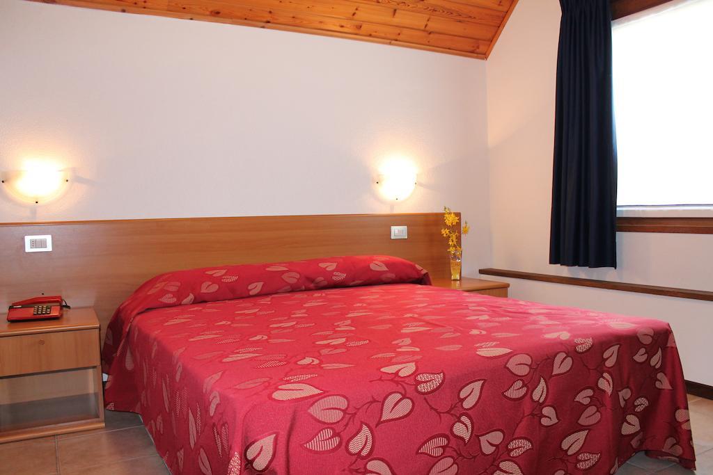 Hotel La Rosa Teglio Bagian luar foto