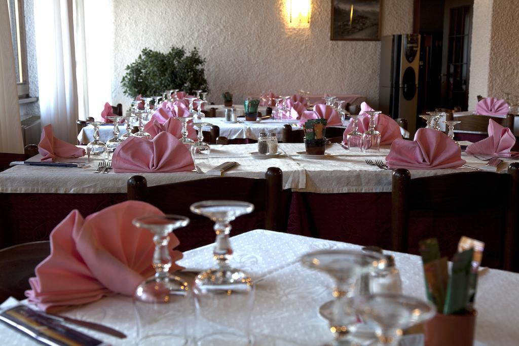 Hotel La Rosa Teglio Bagian luar foto