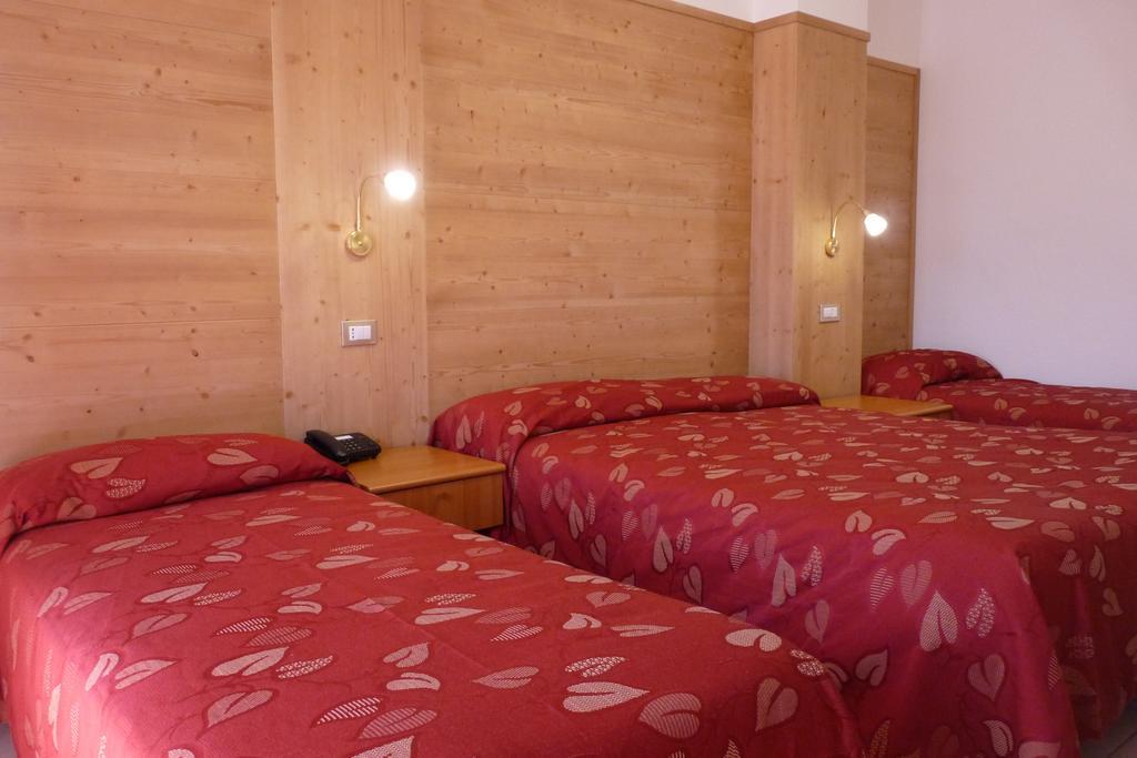 Hotel La Rosa Teglio Bagian luar foto