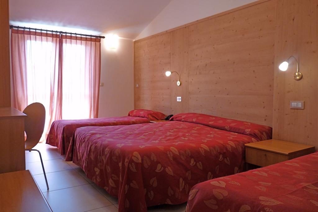 Hotel La Rosa Teglio Bagian luar foto
