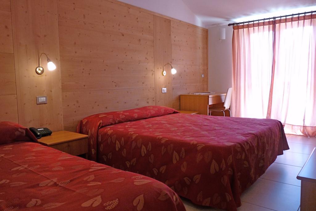 Hotel La Rosa Teglio Bagian luar foto